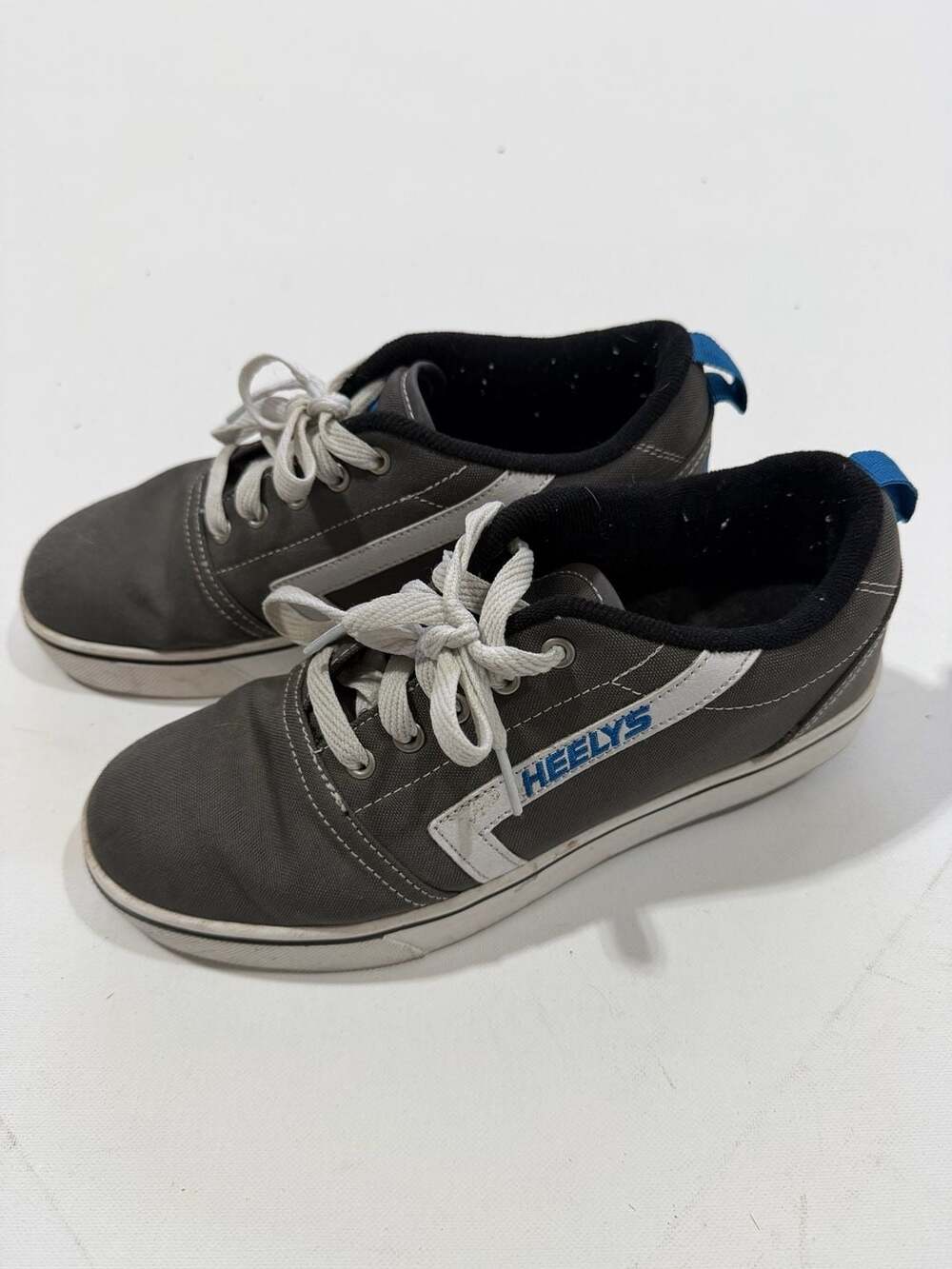 Heelys Gr8 Pro Skate Shoes Size 7 Gray White Blue Wheeled Sneakers